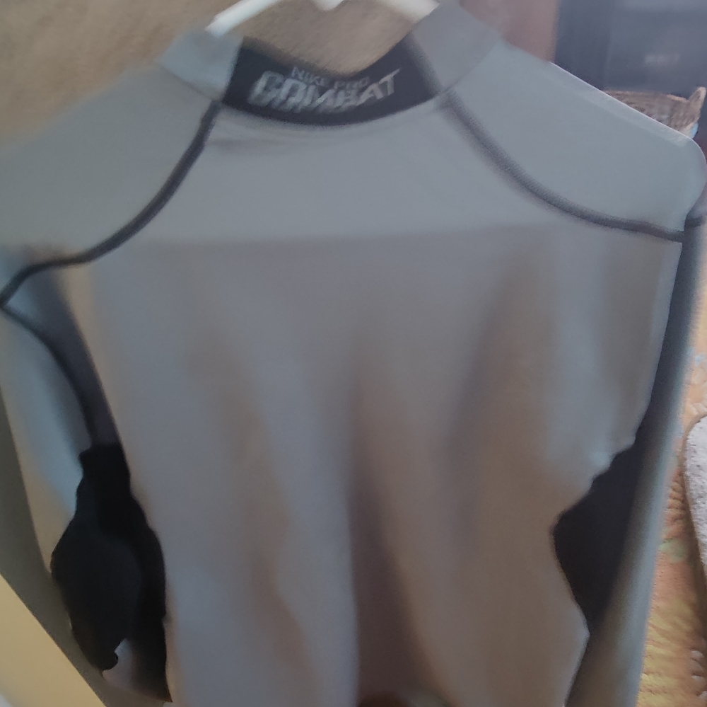 Never worn men's pullover